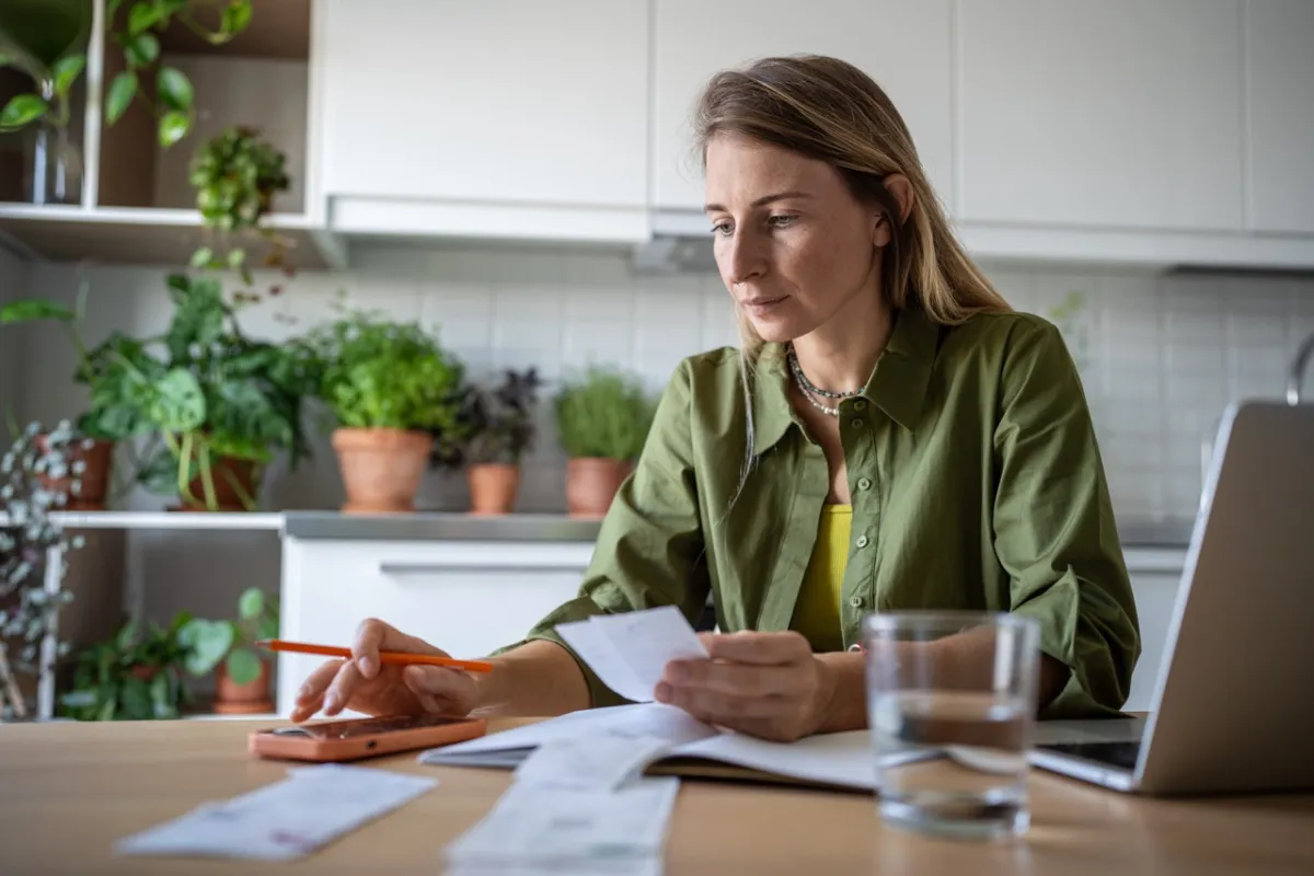 Advantages and Disadvantages of Invoice Discounting